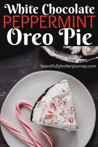 This White Chocolate Oreo Peppermint Oreo Pie is the perfect holiday dessert with a delicious flavor everyone is sure to love! @spreadphilly