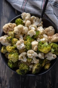 Roasted broccoli and cauliflower is the perfect side dish to prepare ahead of time if you want to have healthy options on hand! #roastedveggies #roastedbroccoli #roastedcauliflower